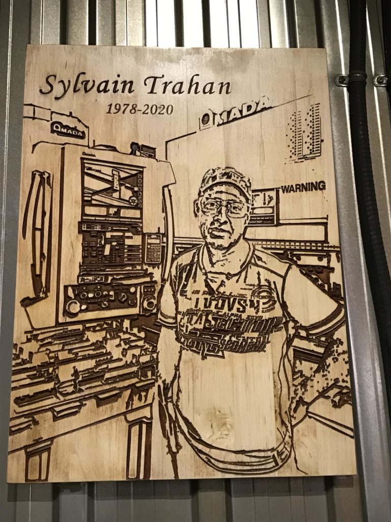 Gravure Bois Hommage-min